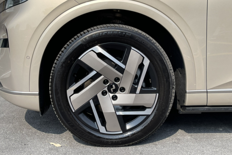 乐道L90 2025款 Ultra 六座版车身外观6009