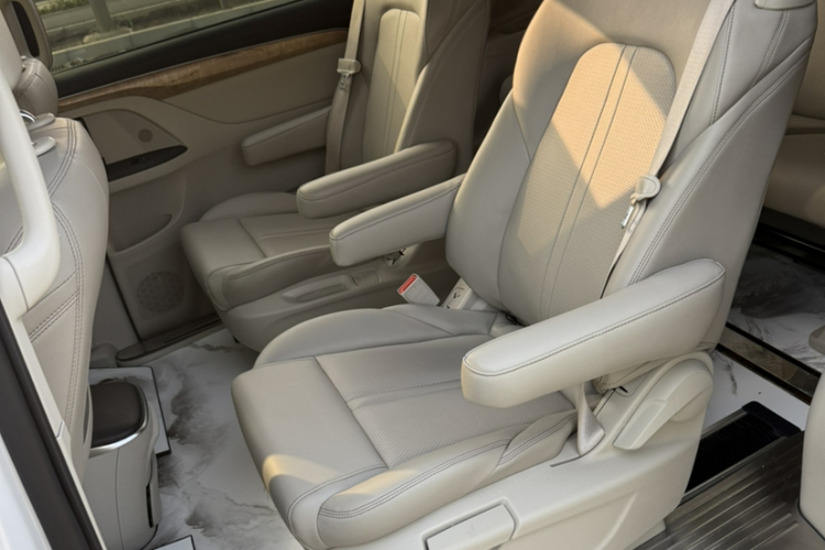 别克GL8 2018款 ES 28T 舒适型 国VI中控内饰7003