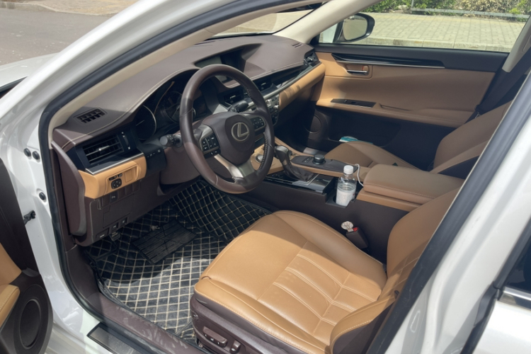 雷克萨斯ES 2015款 200 精英版中控内饰7002