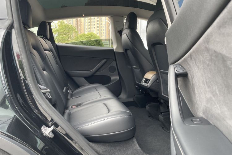 特斯拉 Model Y 2022款 后轮驱动版中控内饰7008