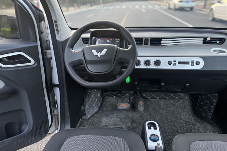 五菱汽车 宏光MINIEV 2020款 自在款 磷酸铁锂中控内饰7006