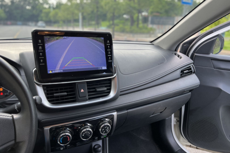 丰田 YARiS L 致炫 2021款 1.5L CVT领先版中控内饰7006