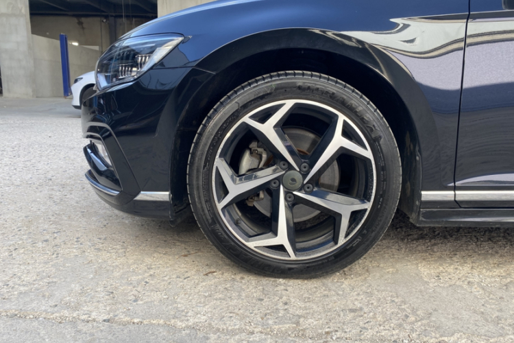 大众 迈腾 2023款 200万辆纪念版 280TSI DSG领先型车身外观6010