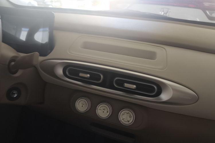 五菱汽车 宏光MINIEV 2025款 四门版 进阶款中控内饰7006