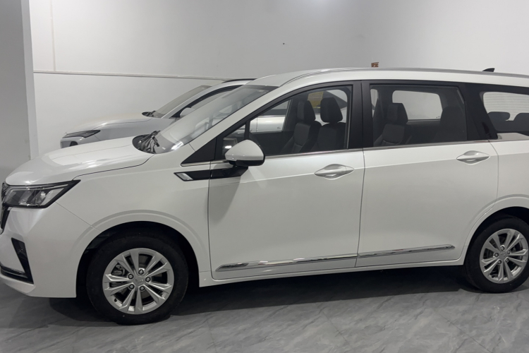 五菱汽车 五菱佳辰 2022款 1.5T CVT智享豪华型车身外观6005