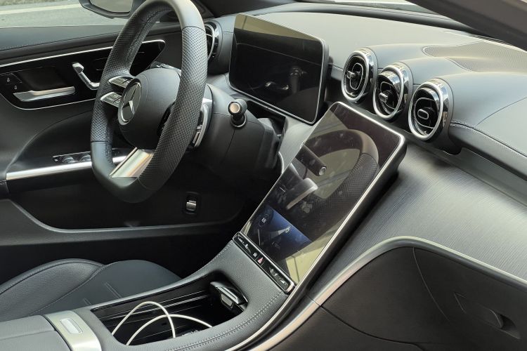 奔驰C级 2023款 改款 C 200 L 运动版中控内饰7009