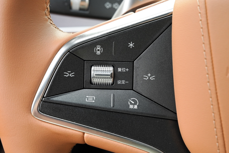 比亚迪 汉L 2025款 DM-p 四驱激光雷达旗舰型中控内饰7007