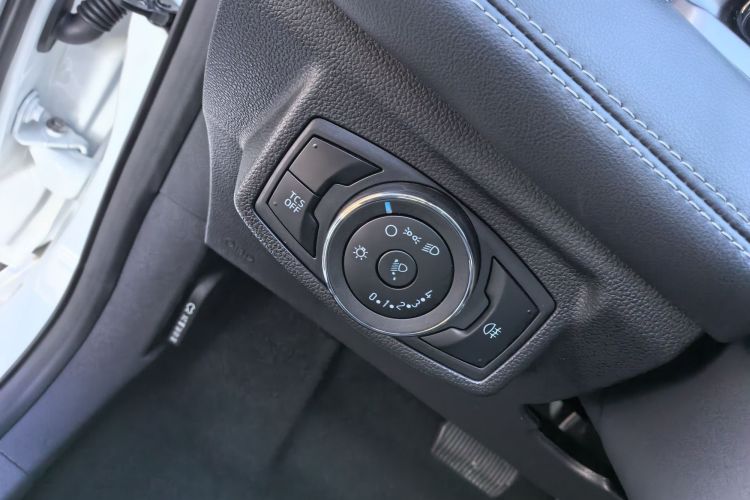 福特 福睿斯 2021款 1.5L 自动钻石版中控内饰7009