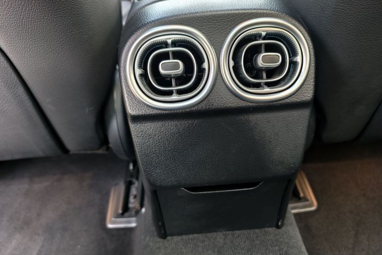 奔驰C级 2022款 改款 C 260 L 运动版中控内饰7005