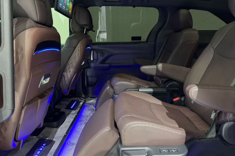 丰田 格瑞维亚 2023款 2.5L混动 旗舰VIP版中控内饰7003