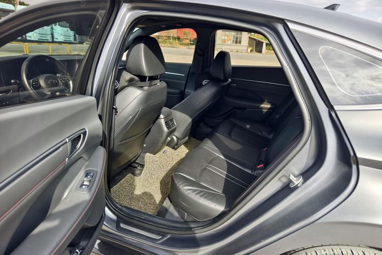 现代 索纳塔 2022款 270TGDi DCT 20周年纪念款中控内饰7006