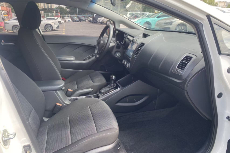 起亚K3 2016款 1.6L 自动天窗版中控内饰7005