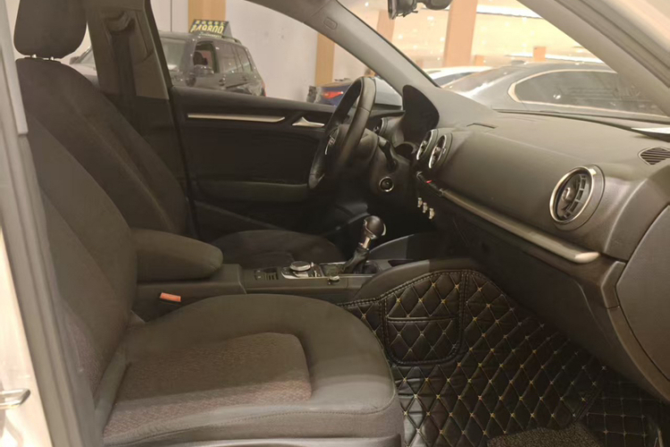 奥迪A3 2018款 30周年年型 Limousine 35 TFSI 进取型中控内饰7002