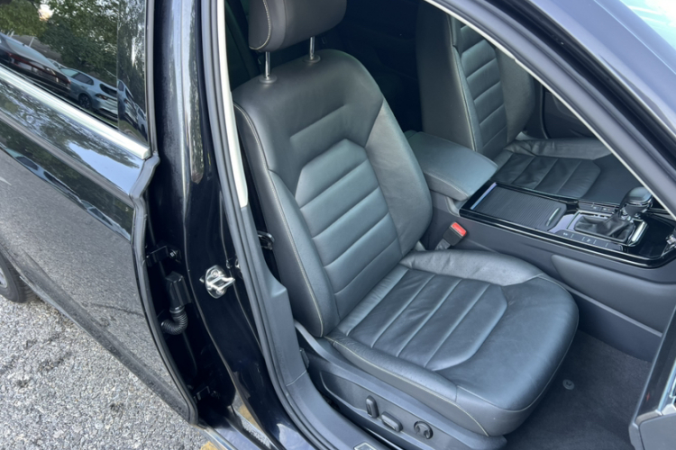 大众 辉昂 2018款 改款 380TSI 两驱商务版中控内饰7009