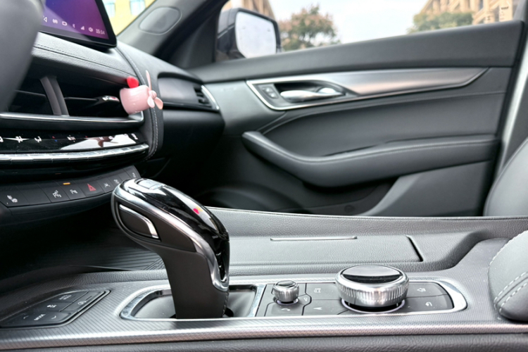 凯迪拉克CT5 2025款 28T 城市运动版中控内饰7003