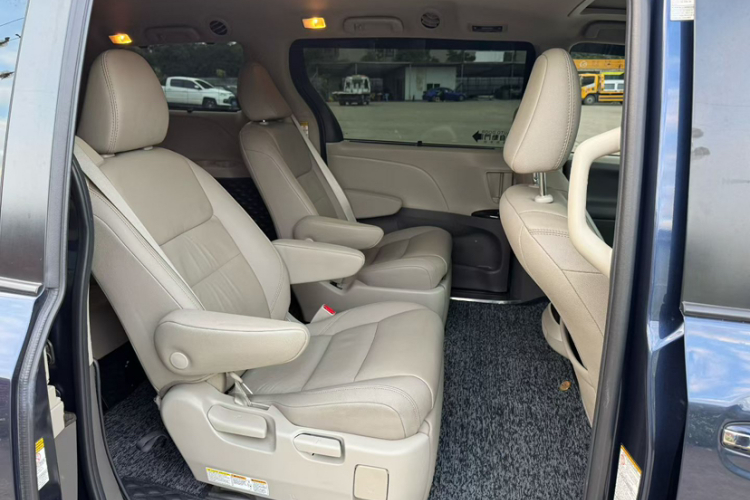 丰田Sienna（平行进口） 中控内饰7006