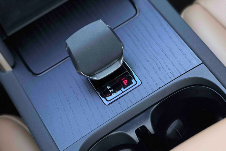 路虎 发现运动版 2024款 豪华定制版中控内饰7009