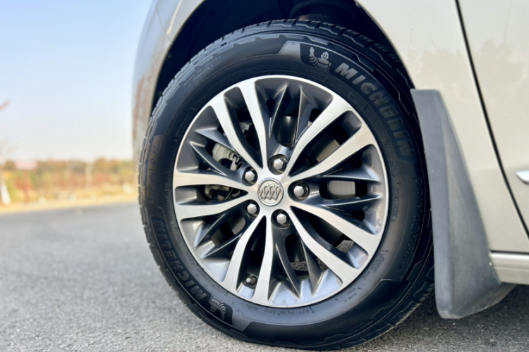 别克GL8 2017款 ES 28T 旗舰型 国V车身外观6005