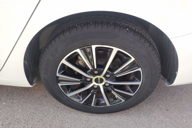 荣威i5 2021款 1.5L CVT黑金版车身外观6013