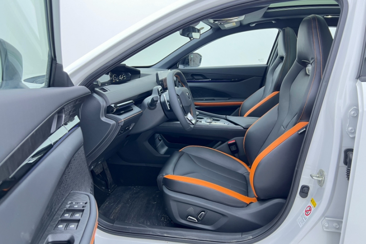 长安UNI-V 2024款 1.5T 尊贵型中控内饰7005