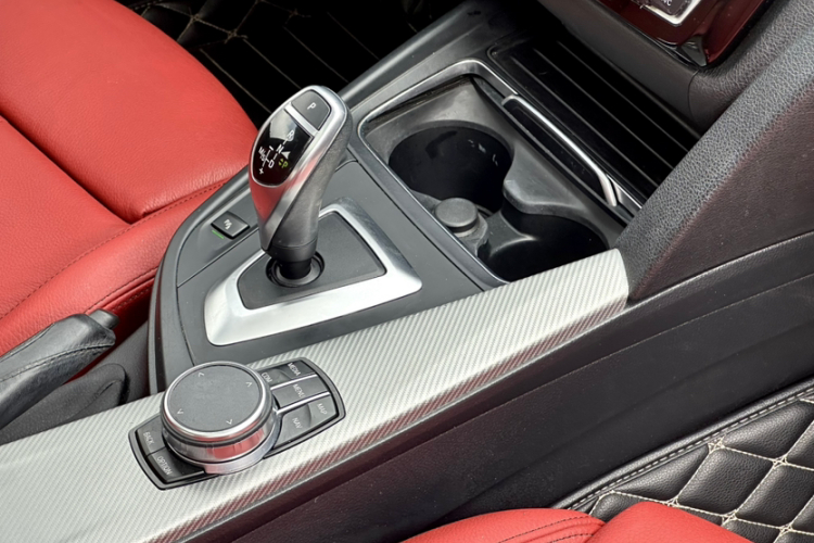 宝马3系 2019款 320i M运动曜夜版局部细节18