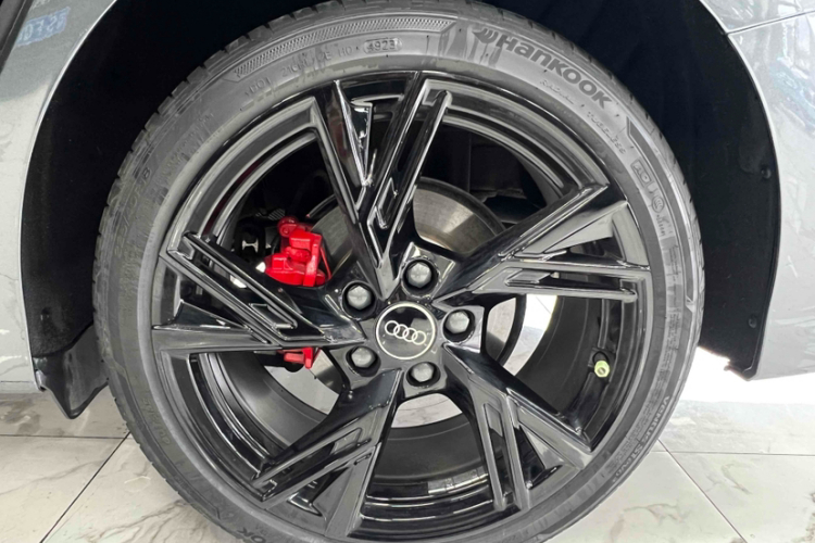 奥迪A3 2024款 A3L Limousine 35 TFSI RS套件燃速型车身外观6001