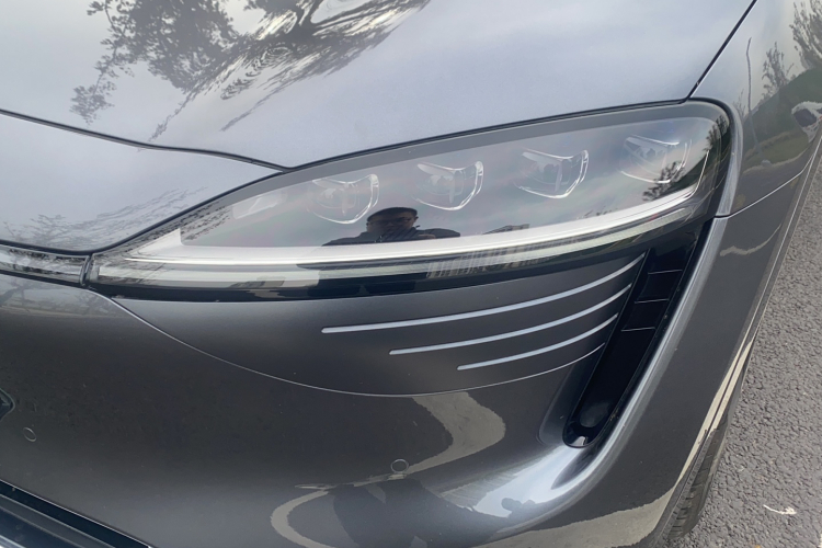 鸿蒙智行 智界R7 2025款 增程 251km Max局部细节36