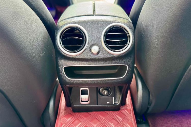 奔驰C级 2021款 C 260 L 运动版中控内饰7008