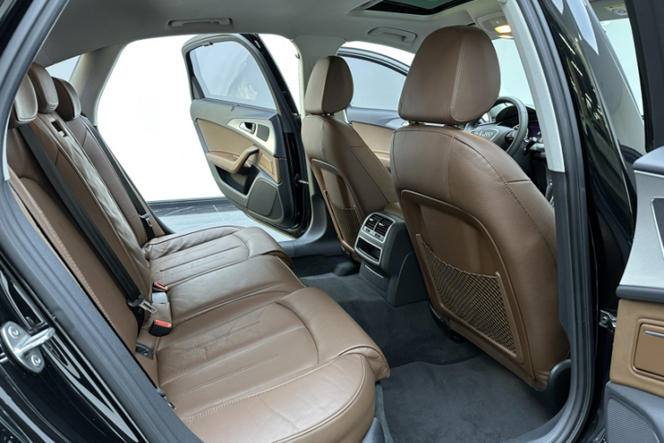 奥迪A6L 2018款 30周年年型 35 TFSI 时尚型中控内饰7005