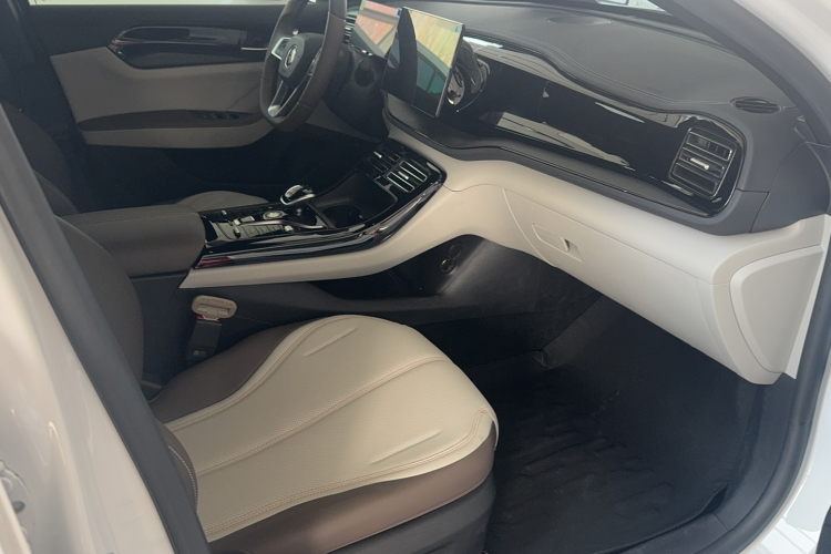 比亚迪 秦PLUS 2024款 荣耀版 DM-i 55KM领先型中控内饰7003