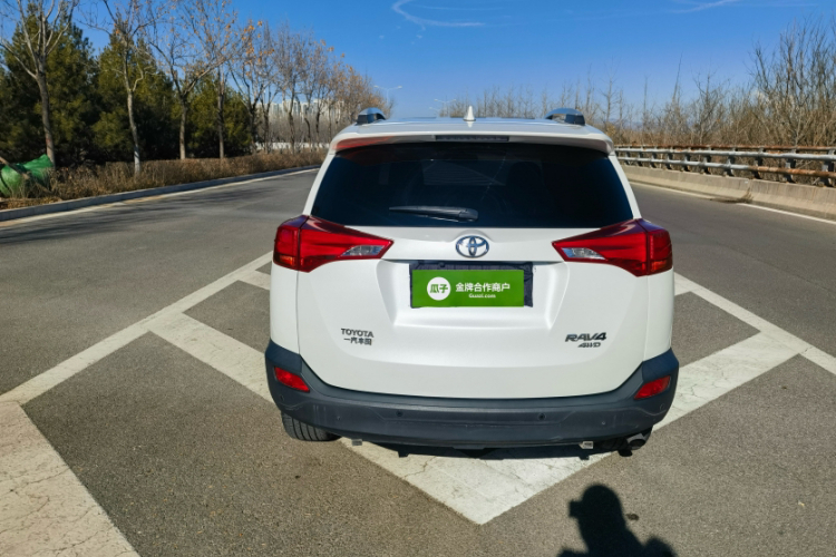 丰田 RAV4荣放 2015款 2.5L 自动四驱精英版车身外观6001