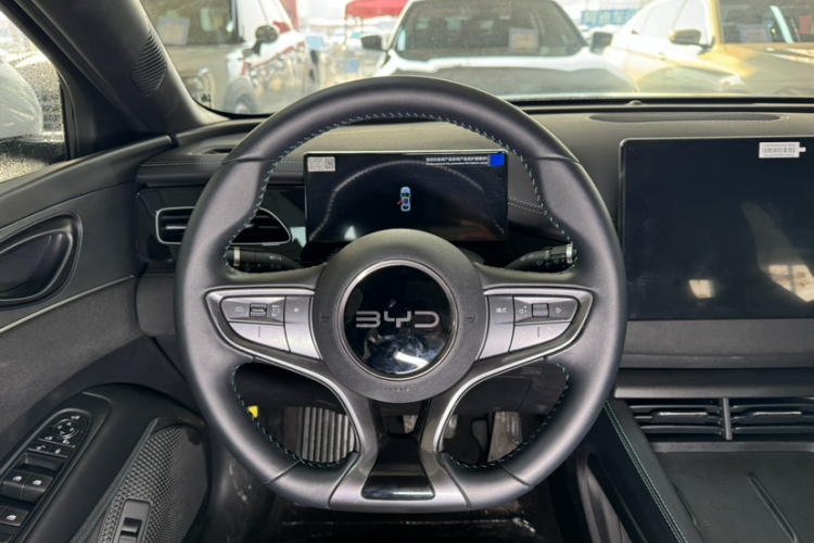 比亚迪 海豹06新能源 2024款 DM-i 120KM尊享型中控内饰7013