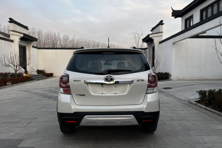 丰田 逸致 2015款 180E CVT跨界版车身外观6005