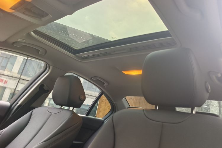 宝马3系 2015款 316i 运动设计套装中控内饰7003