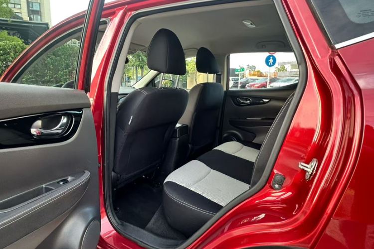 日产 逍客 2016款 2.0L CVT精英版中控内饰7005