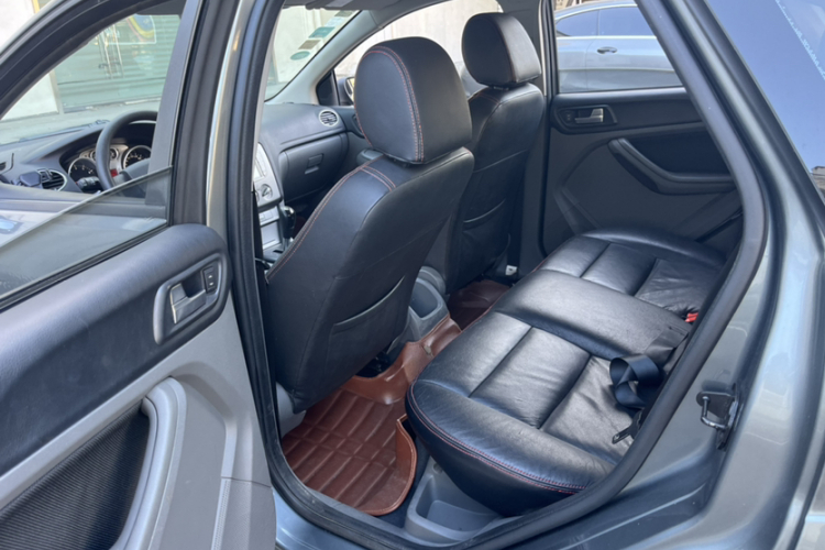 福特 福克斯 2012款 两厢经典 1.8L 自动基本型中控内饰7002