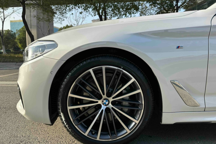 宝马5系 2020款 530Li 领先型 M运动套装车身外观6003