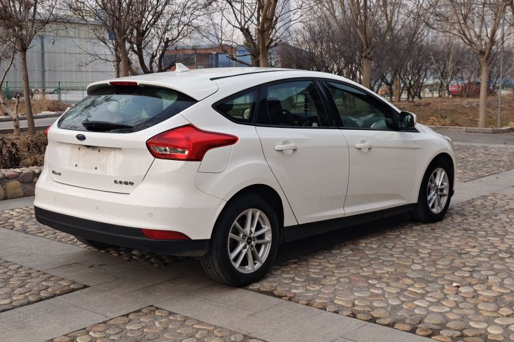 福特 福克斯 2018款 两厢经典 1.6L 自动风尚型智行版车身外观6003