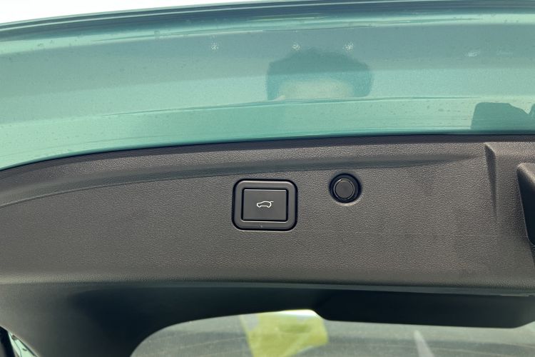 哈弗枭龙MAX 2025款 Hi4 165 Plus 长续航版中控内饰7010