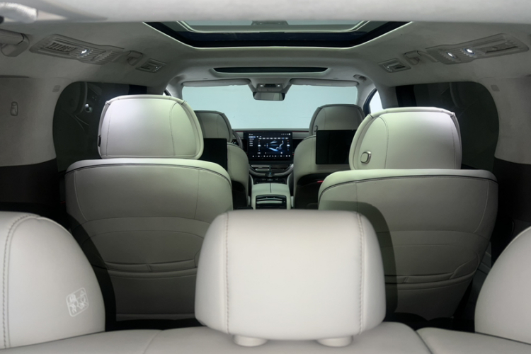 腾势D9 2022款 DM-i 970 四驱旗舰型中控内饰7007