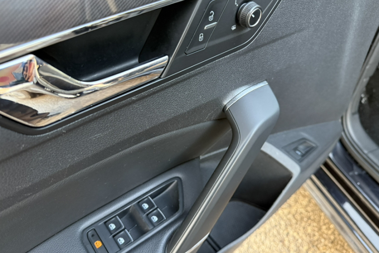 大众 帕萨特 2017款 330TSI DSG御尊版中控内饰7015