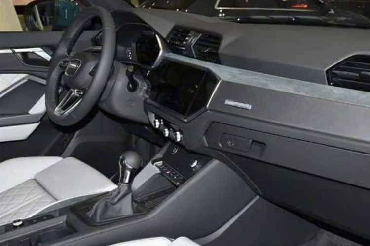 奥迪Q3 2025款 quattro 45周年典藏版 40TFSI 时尚动感型中控内饰7003