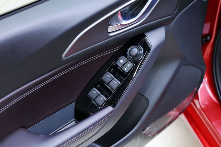 马自达3 昂克赛拉 2017款 两厢 2.0L 自动运动型 国V中控内饰7002