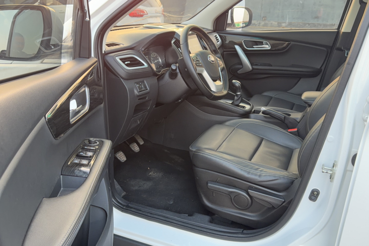 SWM斯威汽车 SWM斯威X7 2016款 1.5T 手动豪华型 7座中控内饰7001