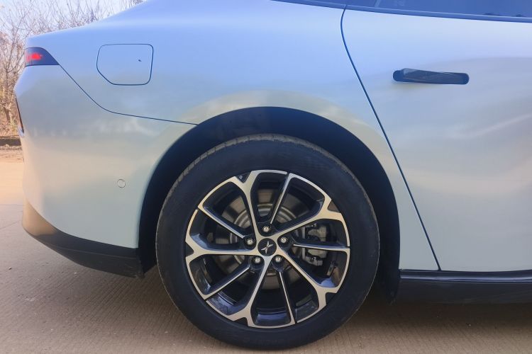 小鹏P7 2021款 480N车身外观6012