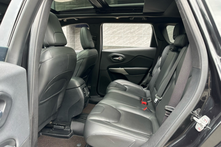 Jeep 自由光 2021款 2.0T 四驱80周年纪念版中控内饰7002