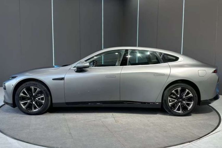 小鹏P7 2020款 670E车身外观6005