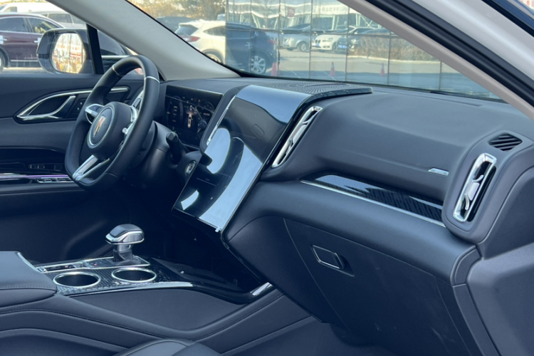 红旗HS3 PHEV 2025款 PHEV 117km 劲为PLUS版中控内饰7009