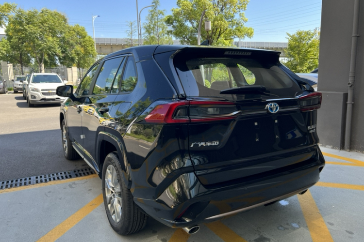 丰田 威兰达 2024款 双擎 2.5L E-CVT两驱都市版车身外观6003