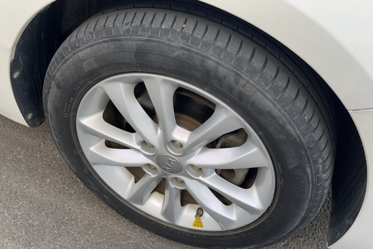 起亚K3 2017款  1.6L 自动15周年特别版GLS车身外观6006